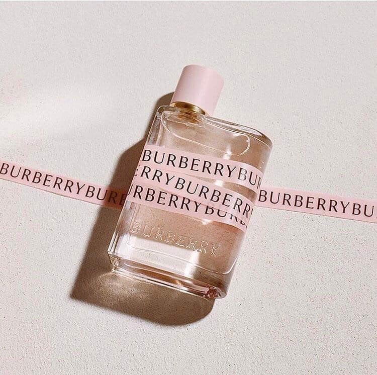 Arriba 46+ imagen her by burberry review